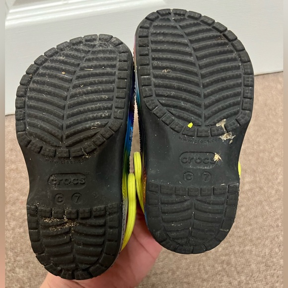 Toddler Crocs Solarized tie dye/multi colored size 7 - Picture 3 of 3